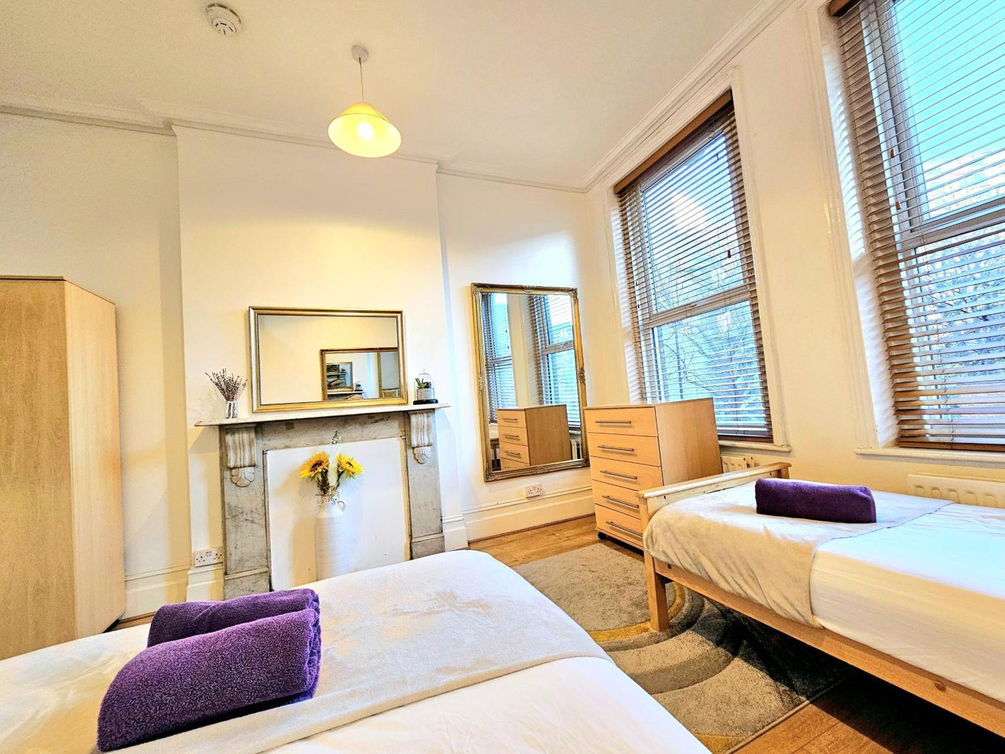 King's Cross & Angel Area, 4 Bedrooms With 7 Beds & Private Rooftop - Walk To St Pancras International *