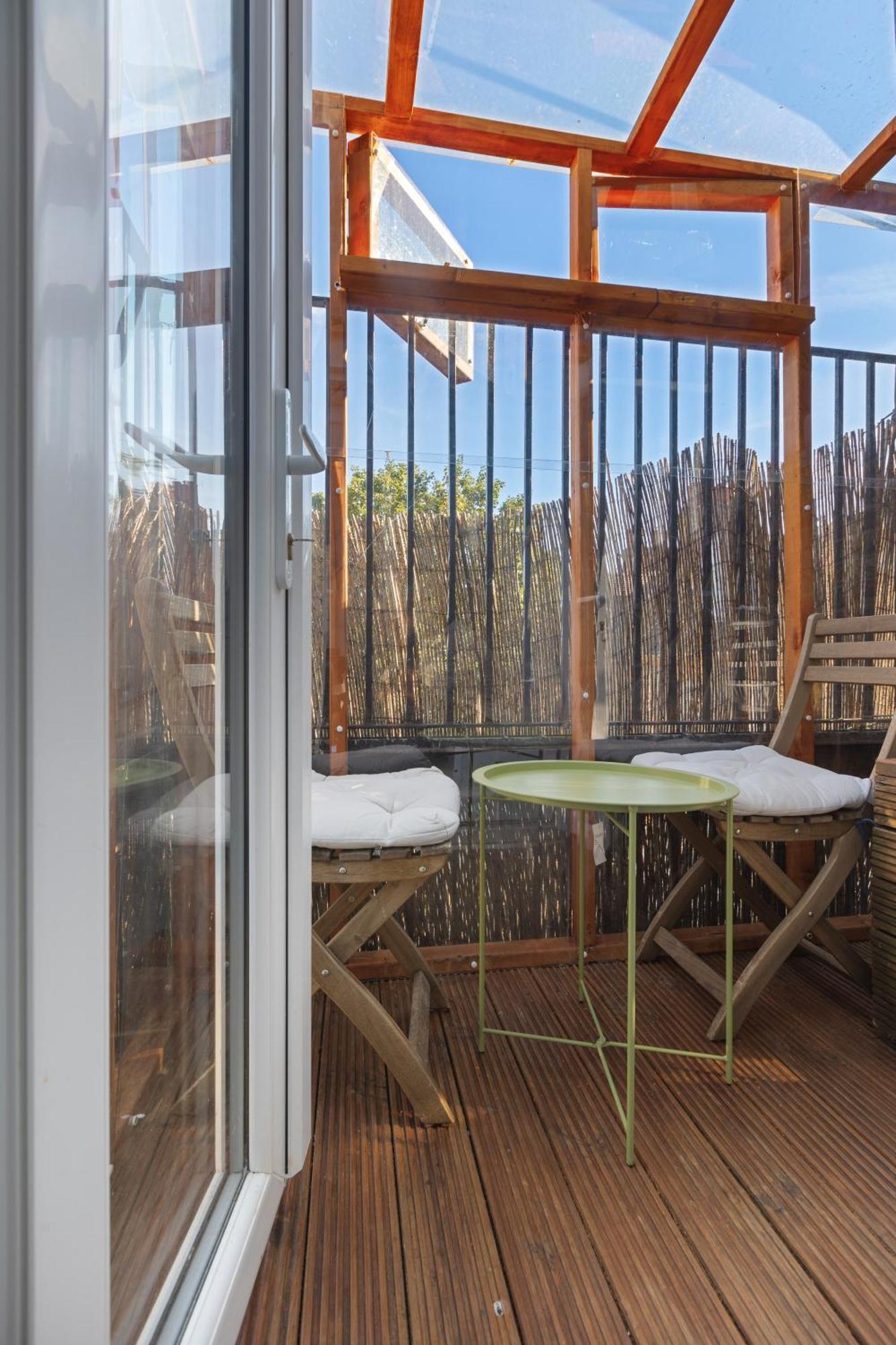 Modern Flat & Balcony In Historic West Kensington * London