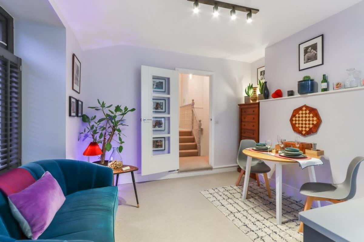 Modern Double Bedroom In 2 *