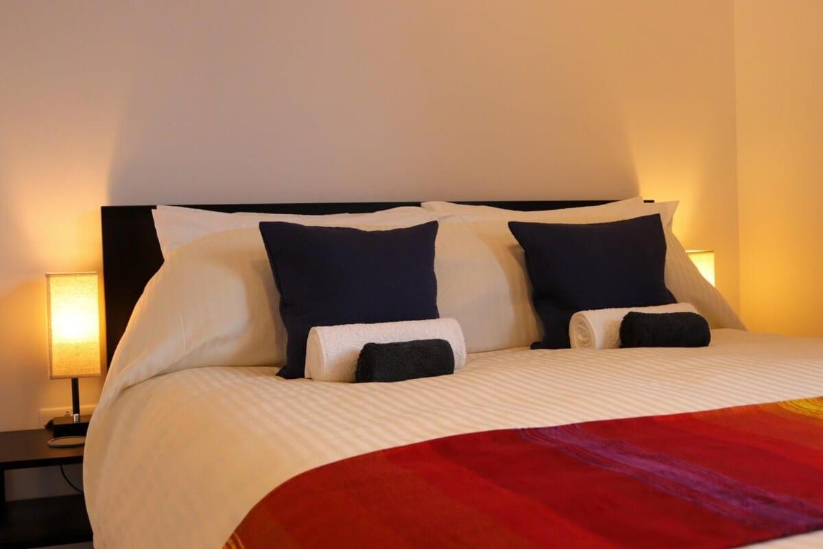 Modern Double Bedroom In 2 Hébergement de vacances *