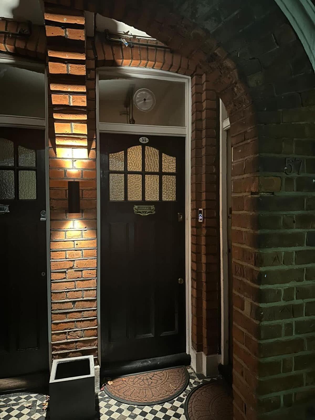 Modern Double Bedroom In 2 Londres