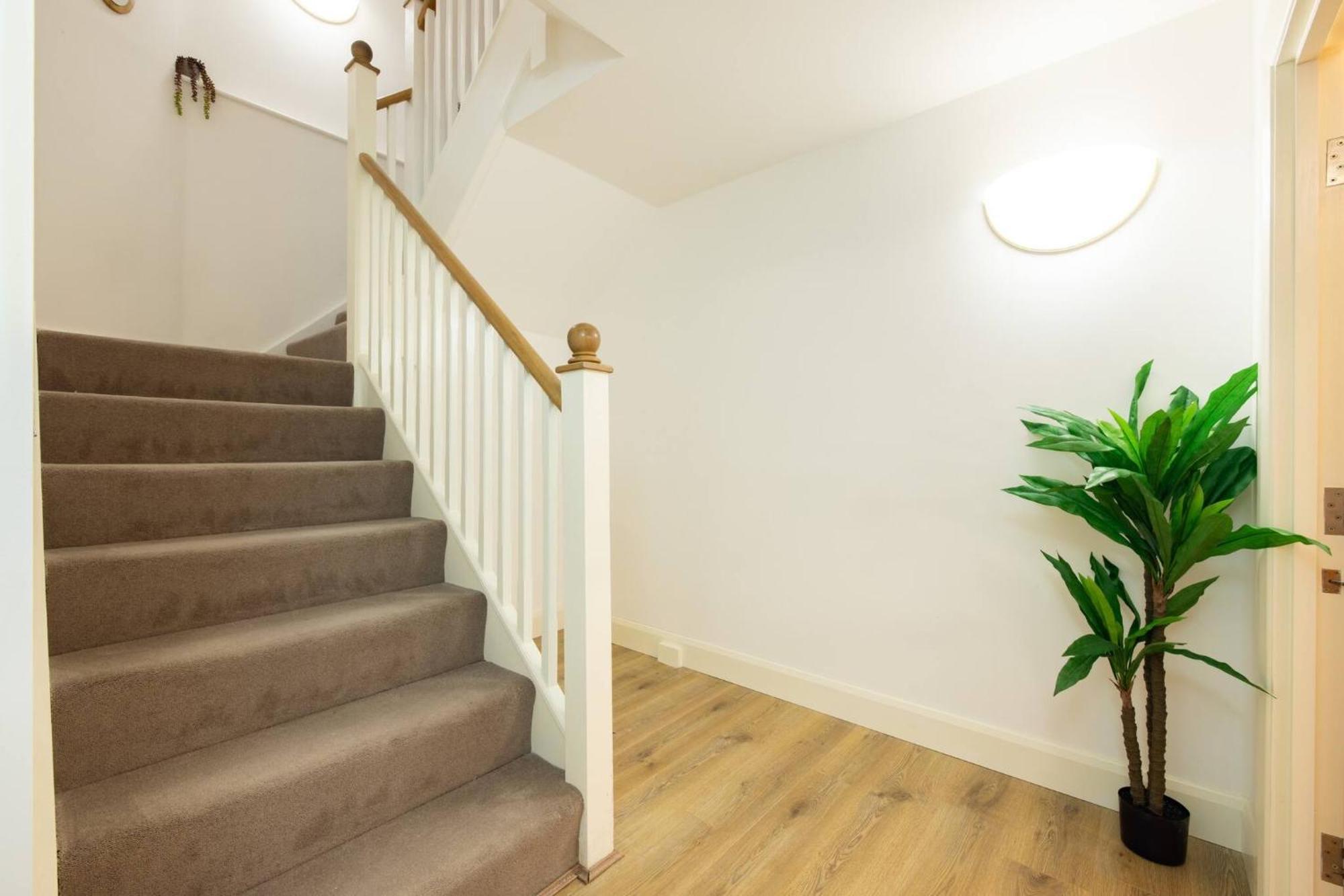 Wild Roses Serviced - Angel Apartamento *