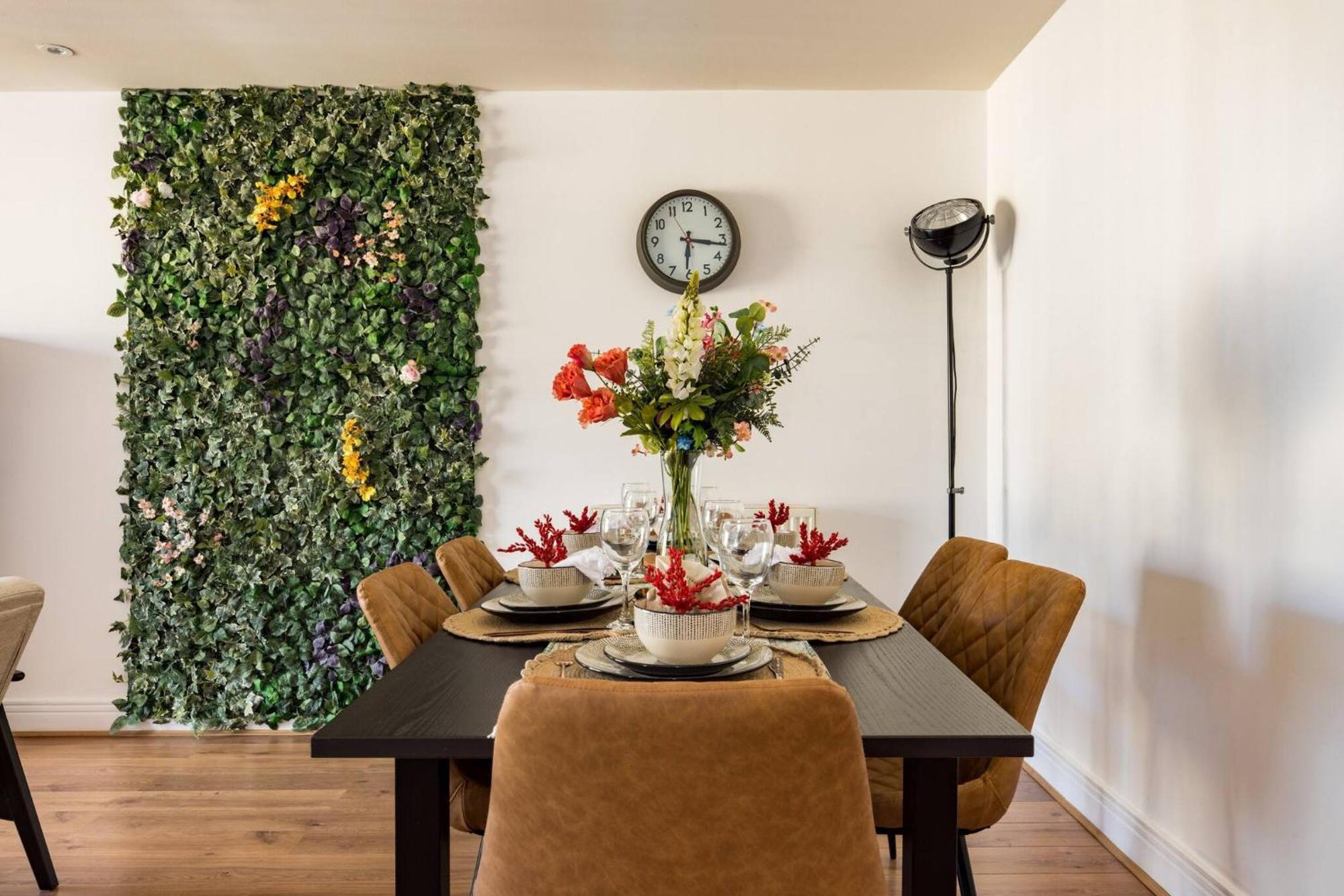 Apartment Wild Roses Service - East India *