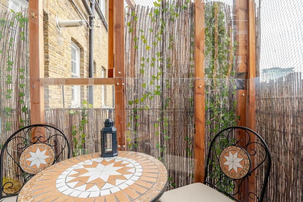 Balcony Flat In Victorian West Kensington Mansion Londres
