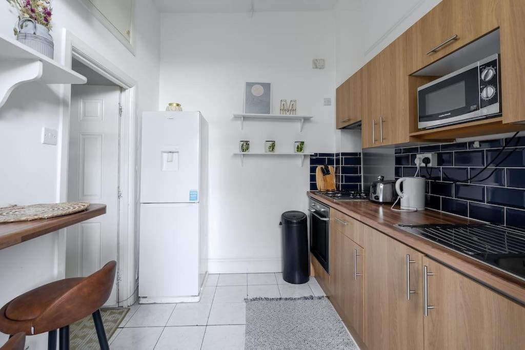 Flat In Victorian West Kensington Mansion With Balcony * Londres