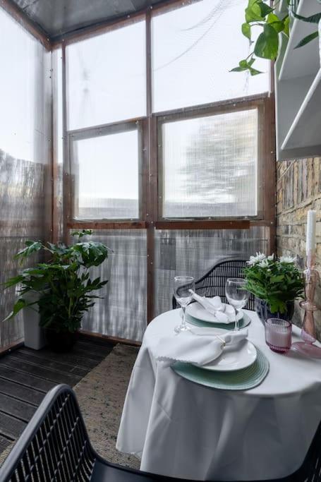 Flat In Victorian West Kensington Mansion With Balcony * Londres