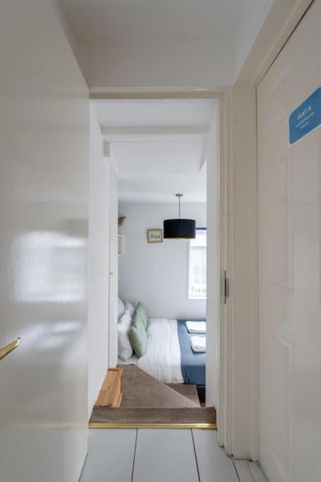 Flat In Victorian West Kensington Mansion With Balcony Appartement Londres