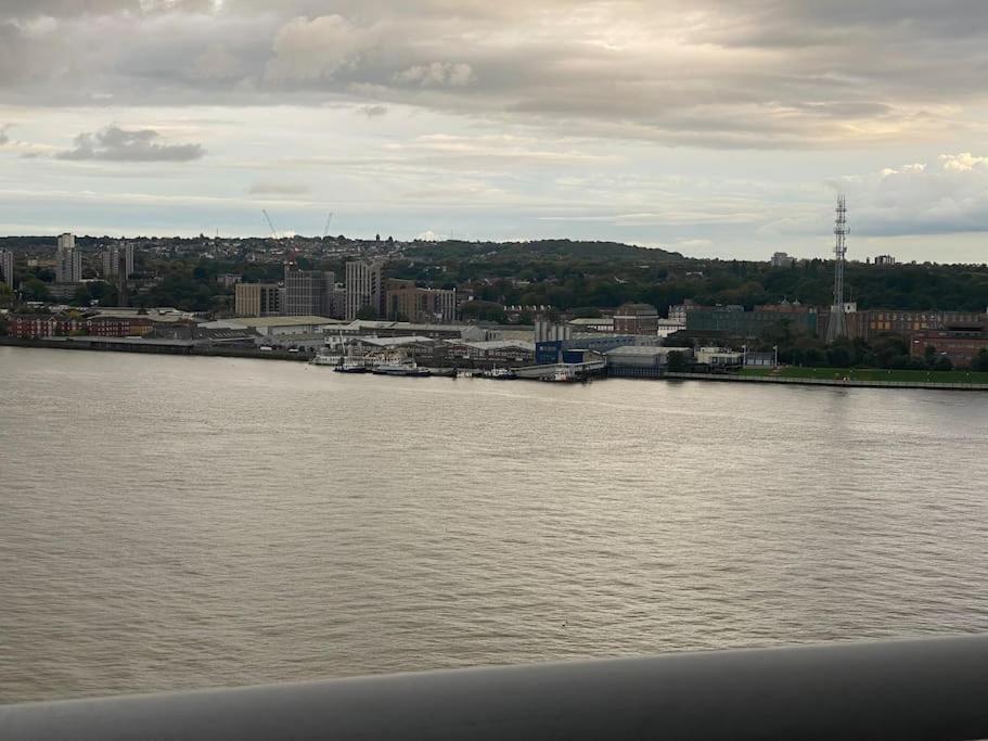 Appartement 2 Bedroom Royal Docks Riverside