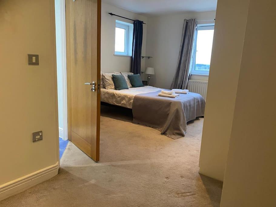 2 Bedroom Royal Docks Riverside Appartement