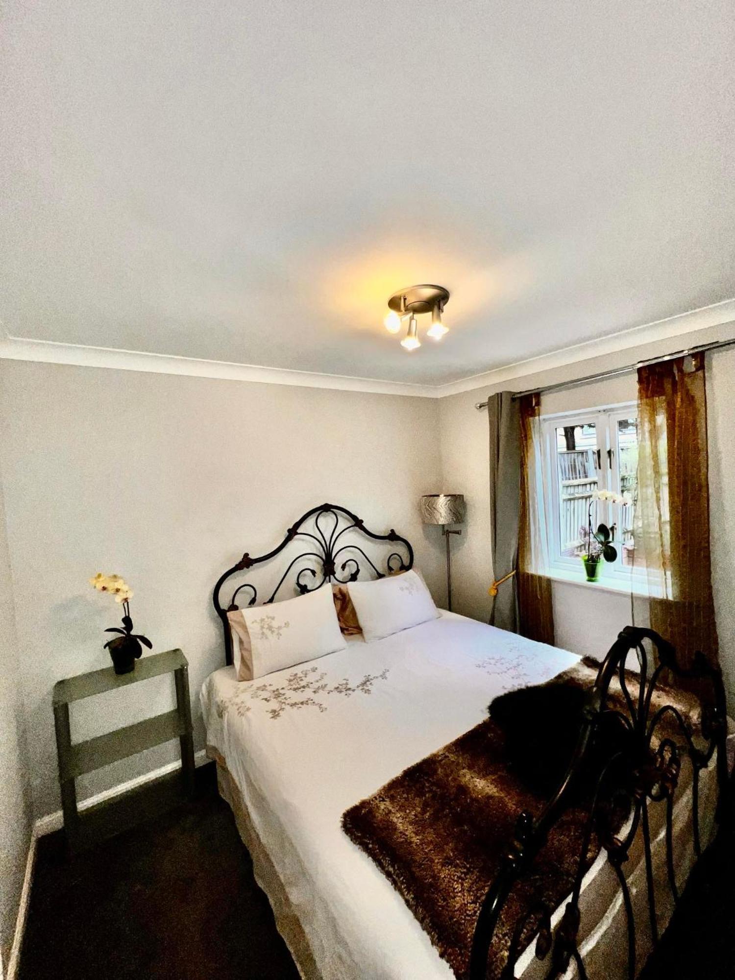 Waterfront Double With Fireplace In The Heart Of Royal Docks *