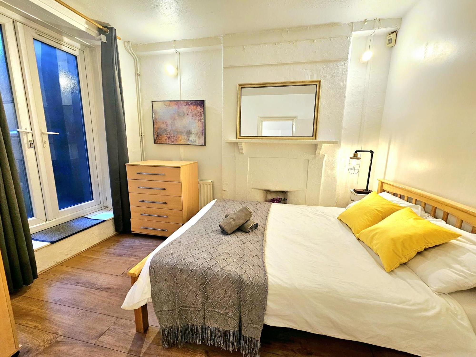 Duplex With 3 Bedrooms And Large Sofa-bed Back Patio, Near Angel And King's Cross Station Appartement Londres
