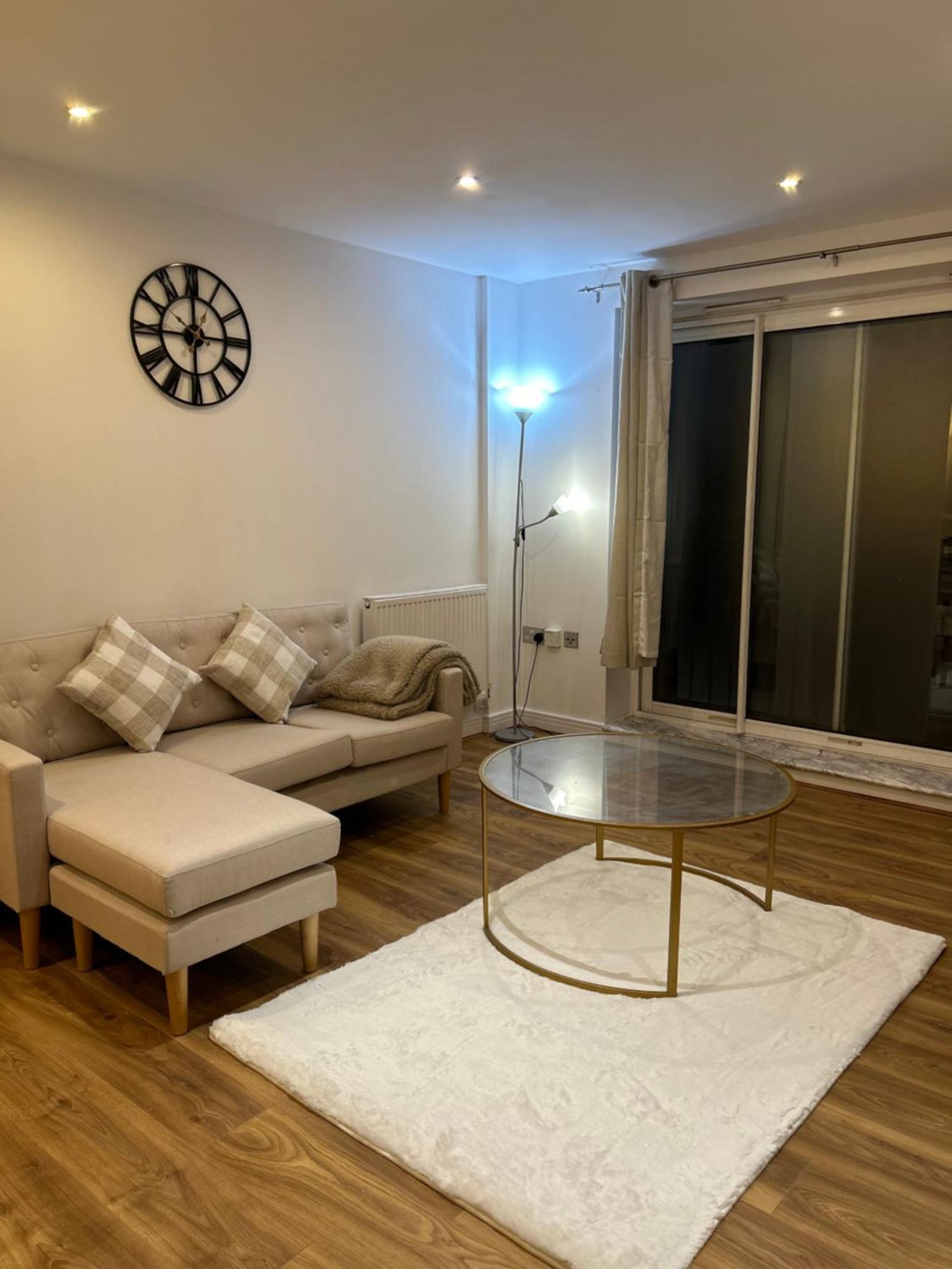 Apartamento Comfy 2bed Near O2 Canary Wharf Excel Londres
