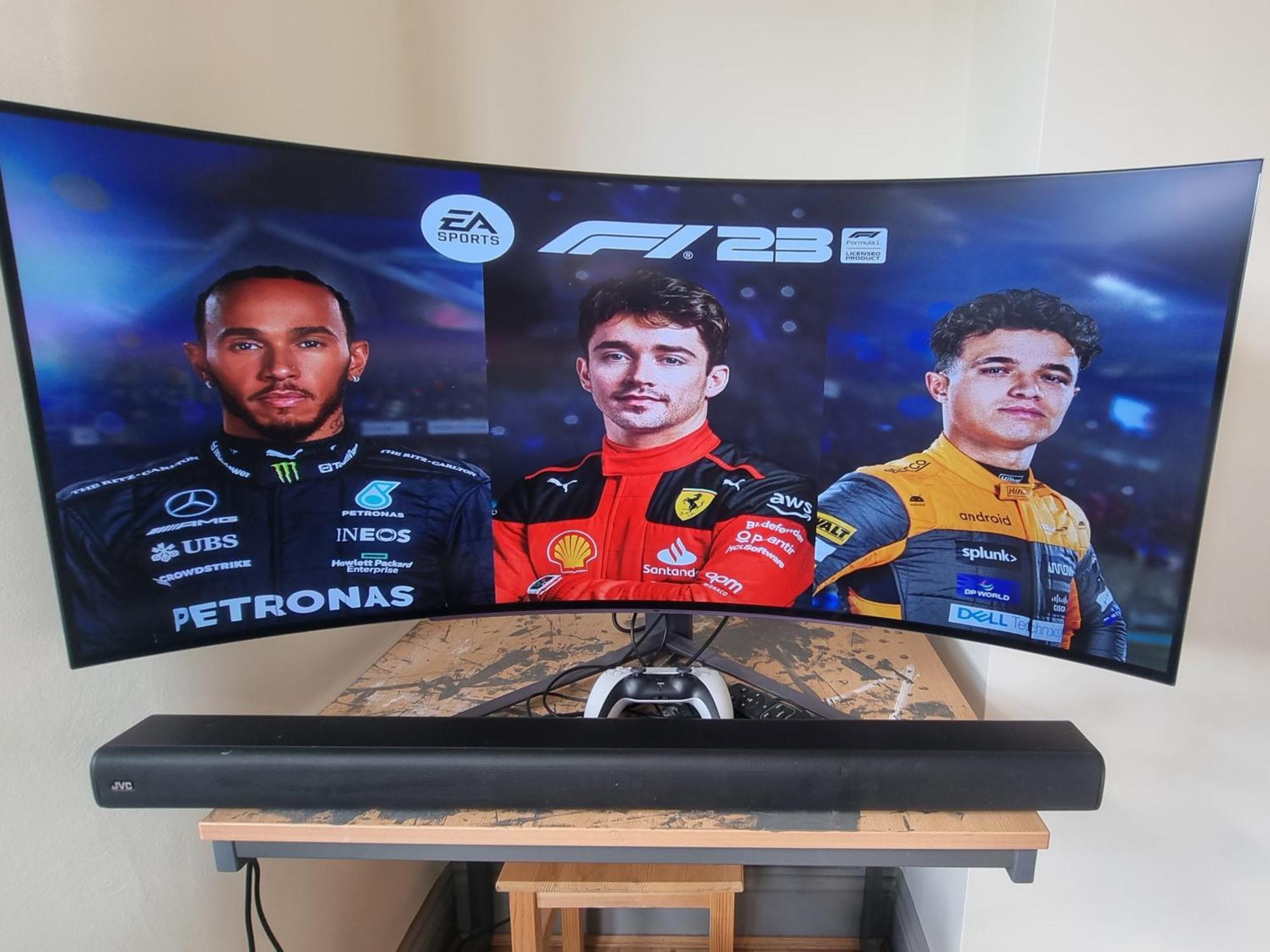 Apartamento 5 Bed With Cinema, F1 Racing Sim, 1 Gb Internet, Bbq, Garden, 20 Mins London, Parking, Ev Port, Metro 5 Mins Walk Londres