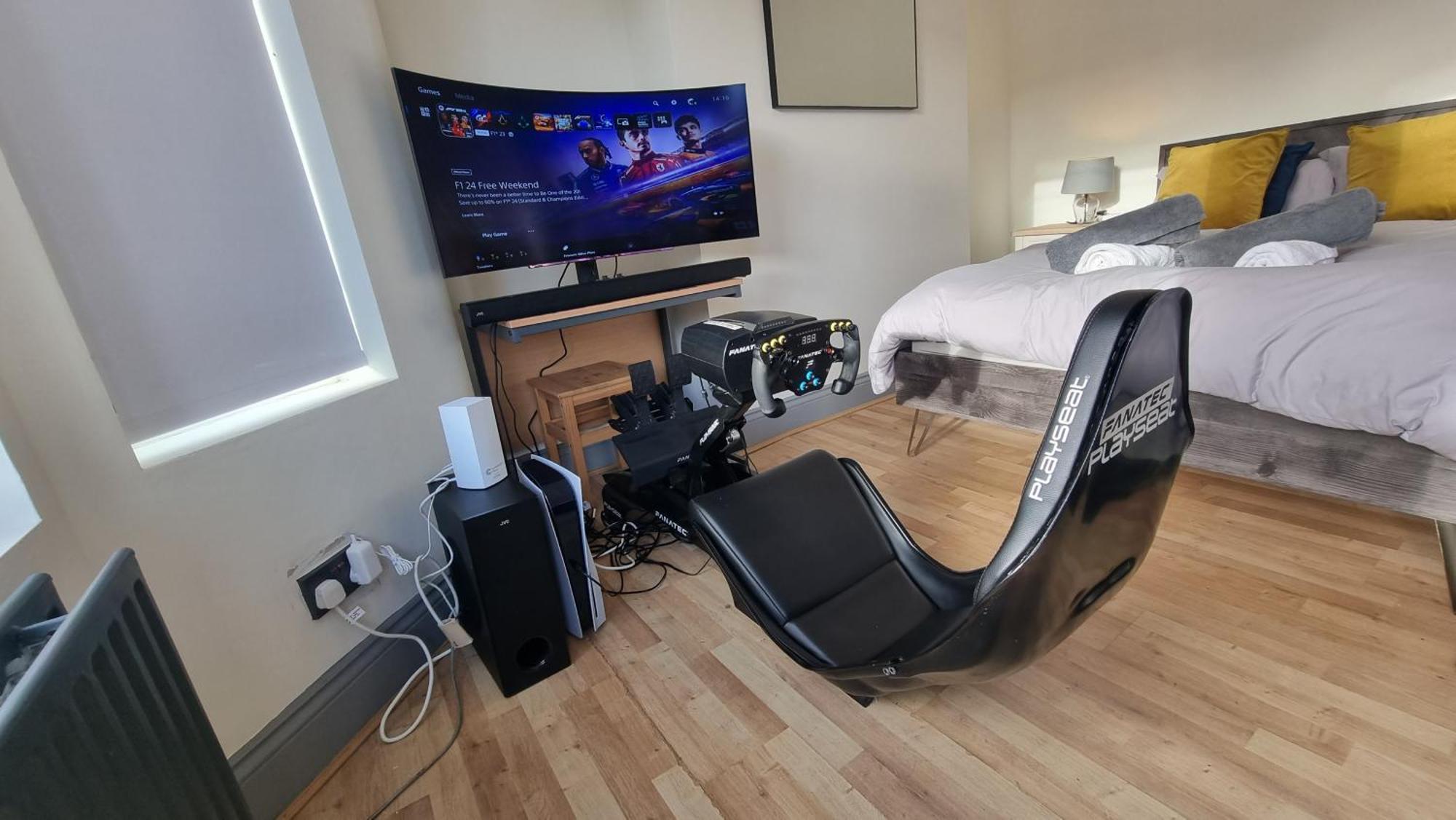 5 Bed With Cinema, F1 Racing Sim, 1 Gb Internet, Bbq, Garden, 20 Mins London, Parking, Ev Port, Metro 5 Mins Walk Apartamento *