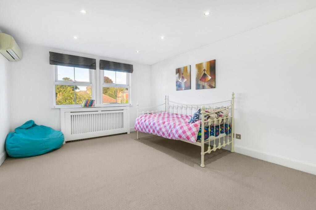 5-bed Family Retreat In Chiswick * Londres