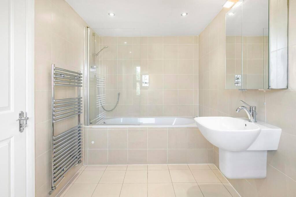 5-bed Family Retreat In Chiswick * Londres