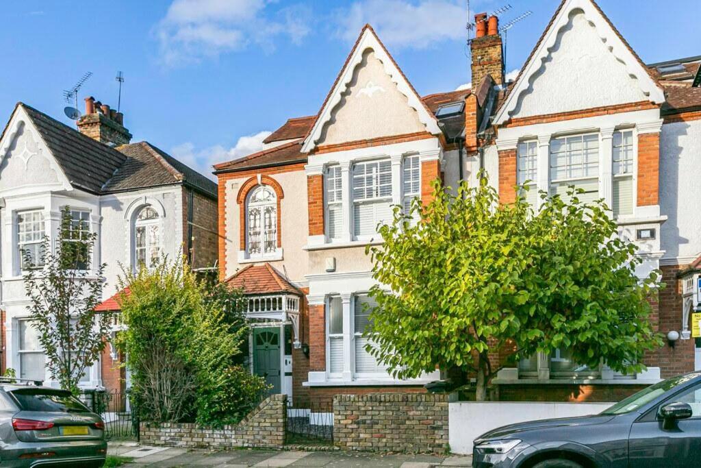 5-bed Family Retreat In Chiswick *