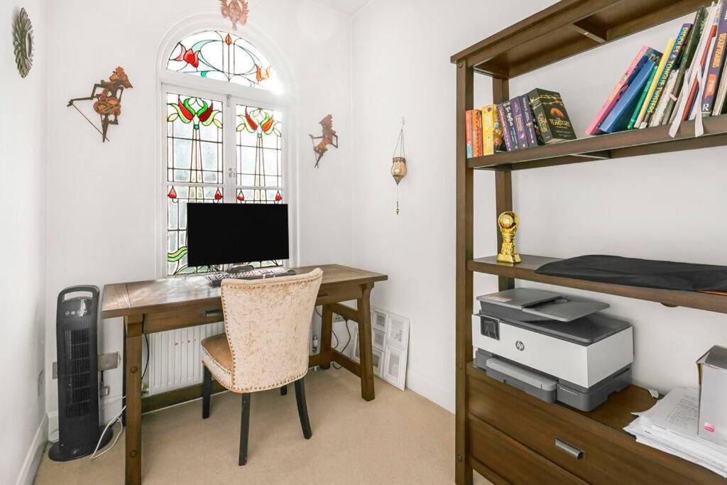 5-bed Family Retreat In Chiswick Londres