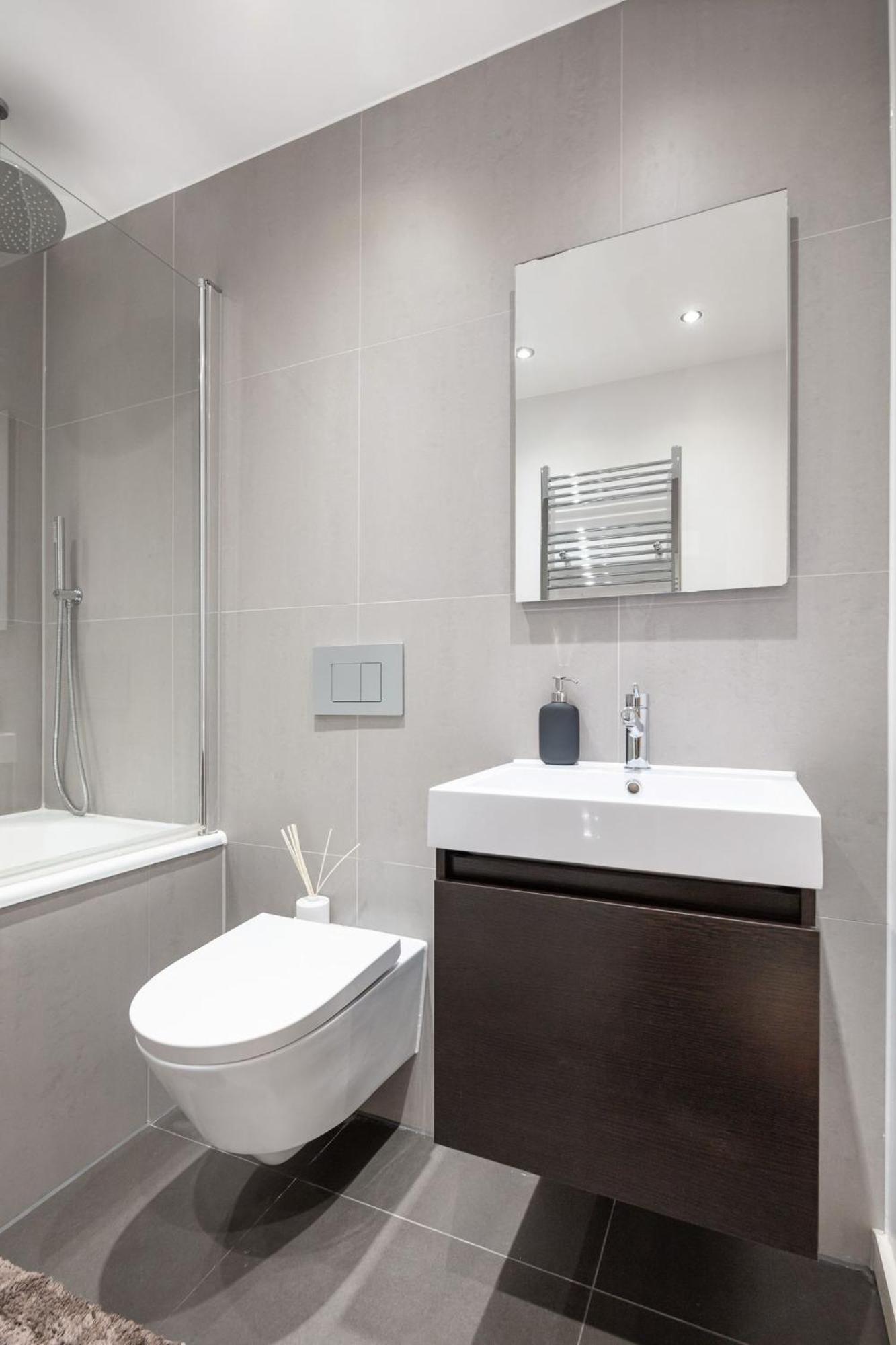 2 Bed - 4 Local Train Stations! Appartement Londres