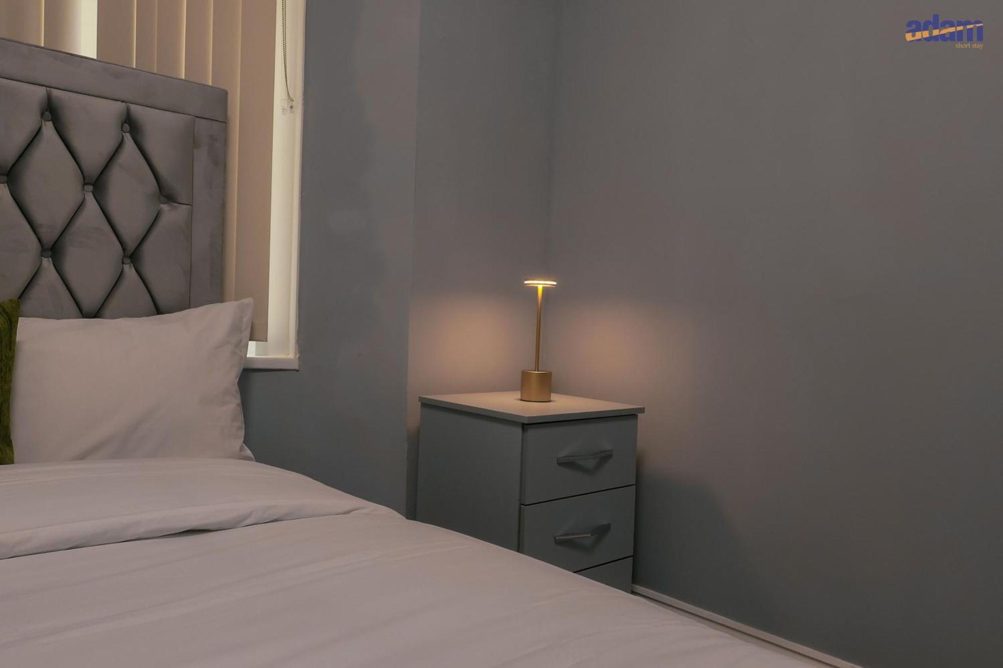 Adam Short Bed and breakfast *