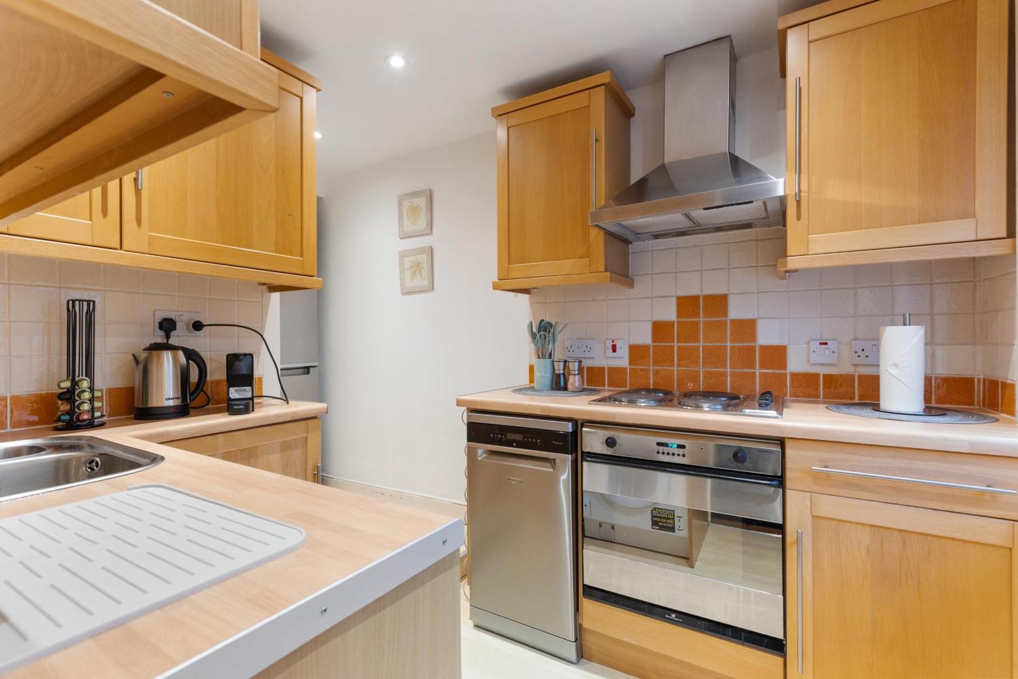 Heavenly Stays, Knightsbridge, Stylish 2-bd Escape Appartement