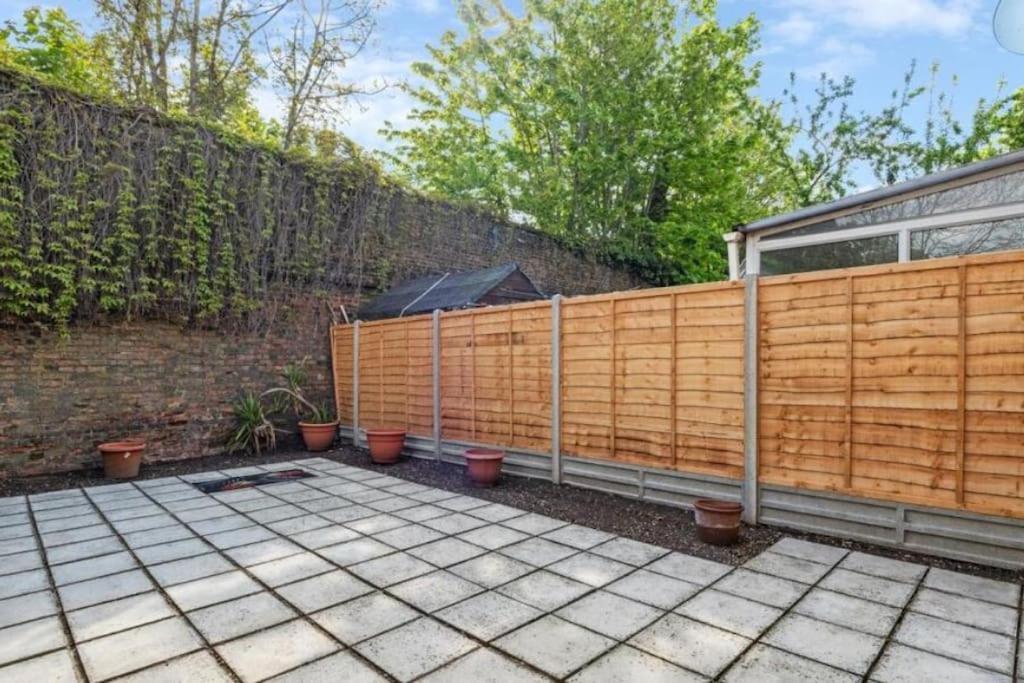 Gorgeous House, 5 Beds, Amazing Transport Links Apartment