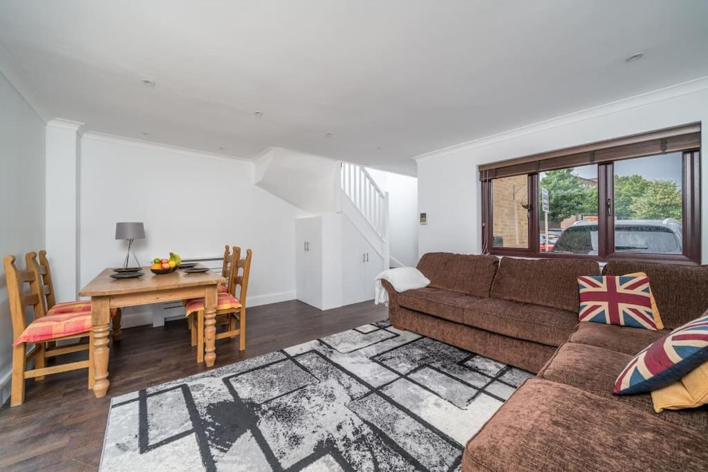 Apartment Gorgeous House, 5 Beds, Amazing Transport Links
