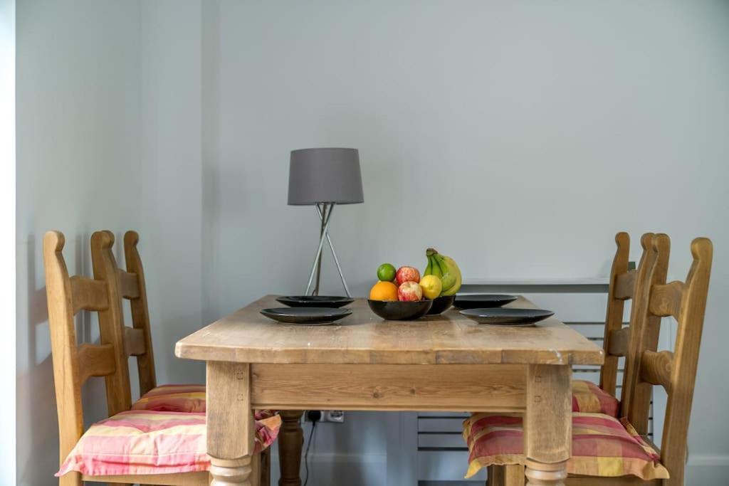 Gorgeous House, 5 Beds, Amazing Transport Links Apartment *