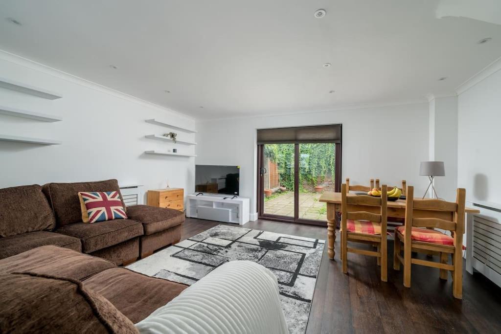 Gorgeous House, 5 Beds, Amazing Transport Links *