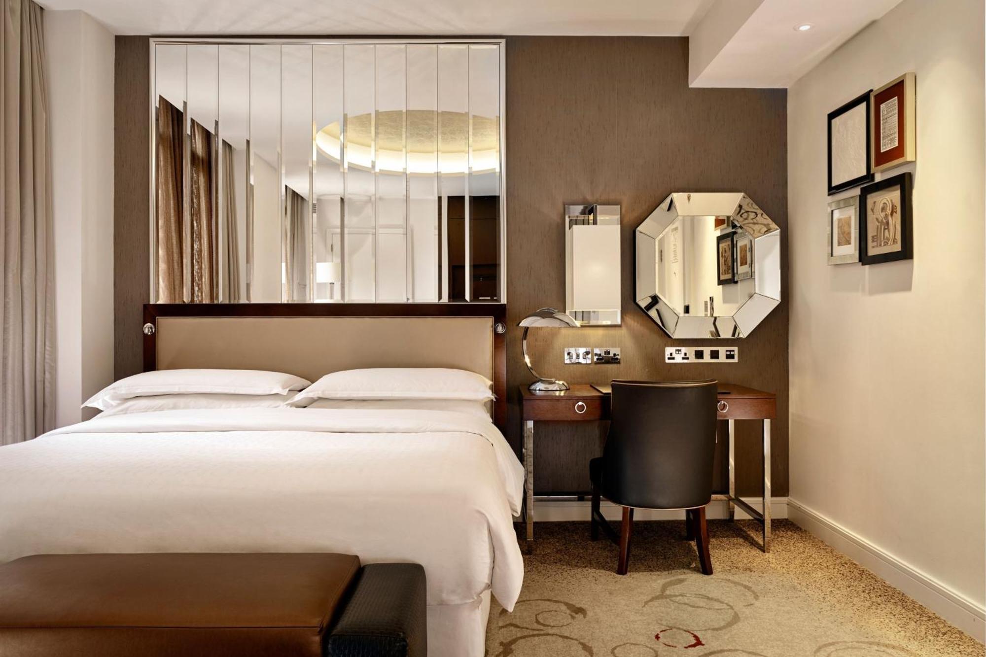 Sheraton Grand Park Lane Hotel 5*