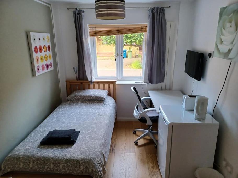 With En-suite And Free Parking Maison d'hôtes