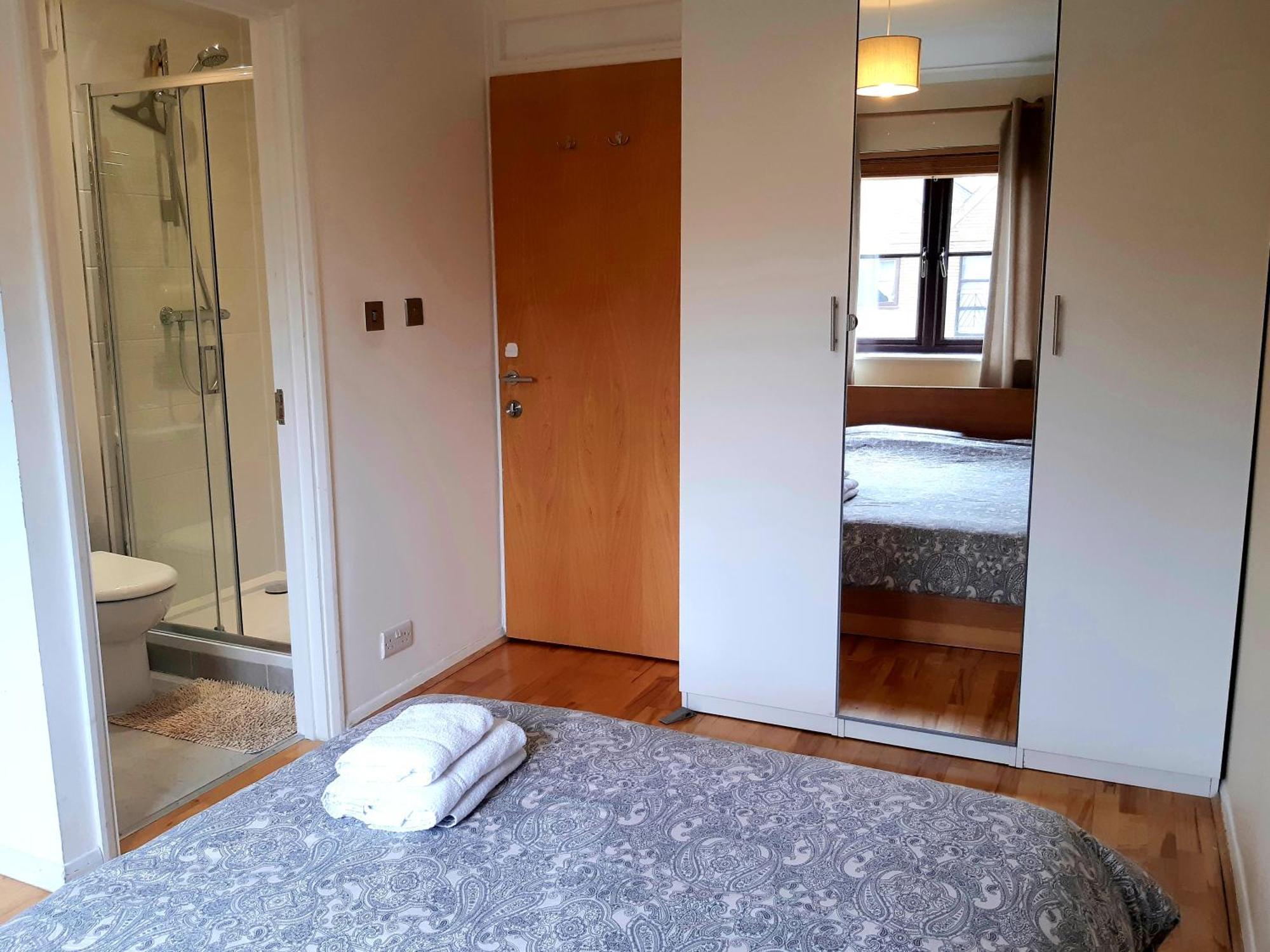 With En-suite And Free Parking Maison d'hôtes