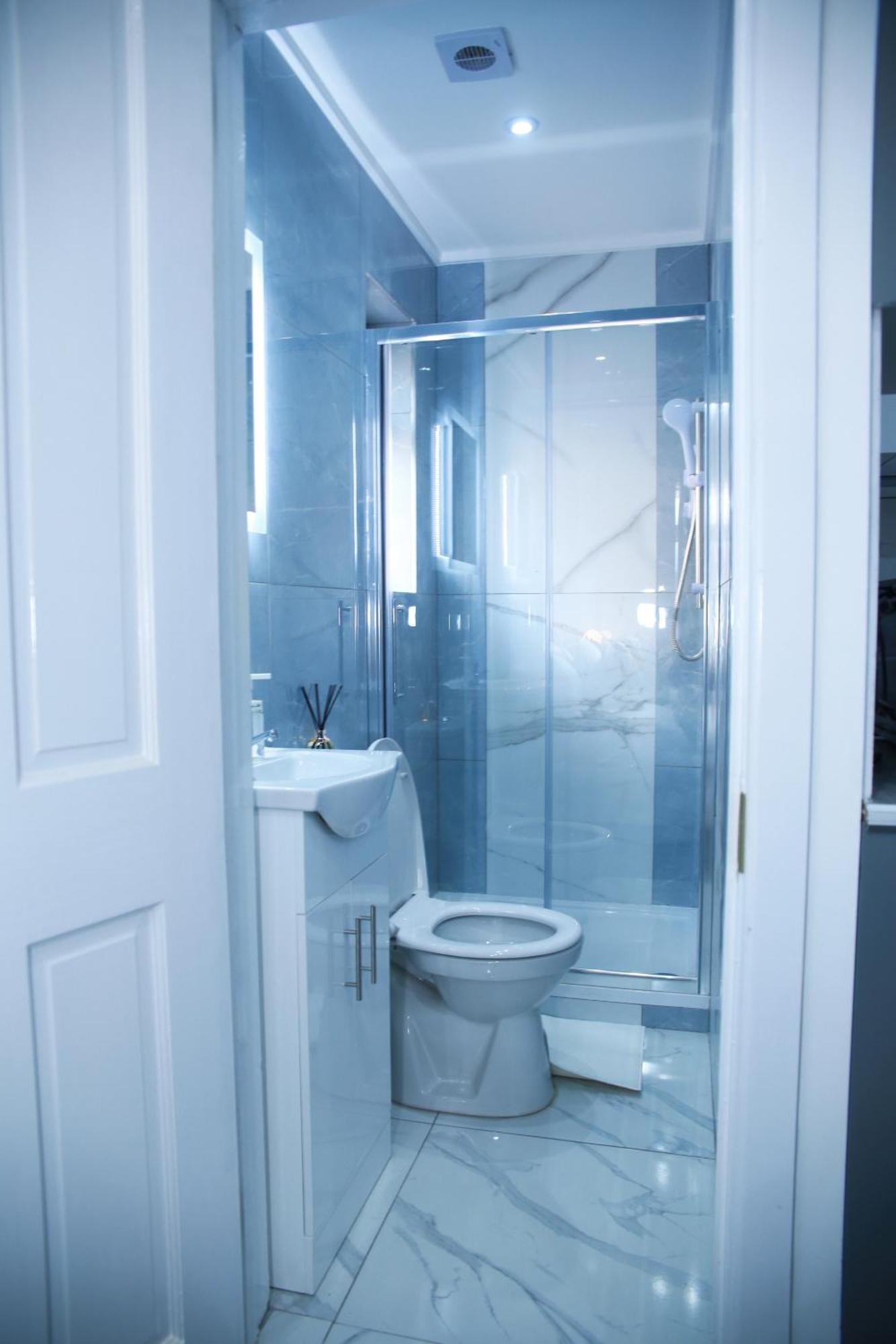 South Harrow Apartment *