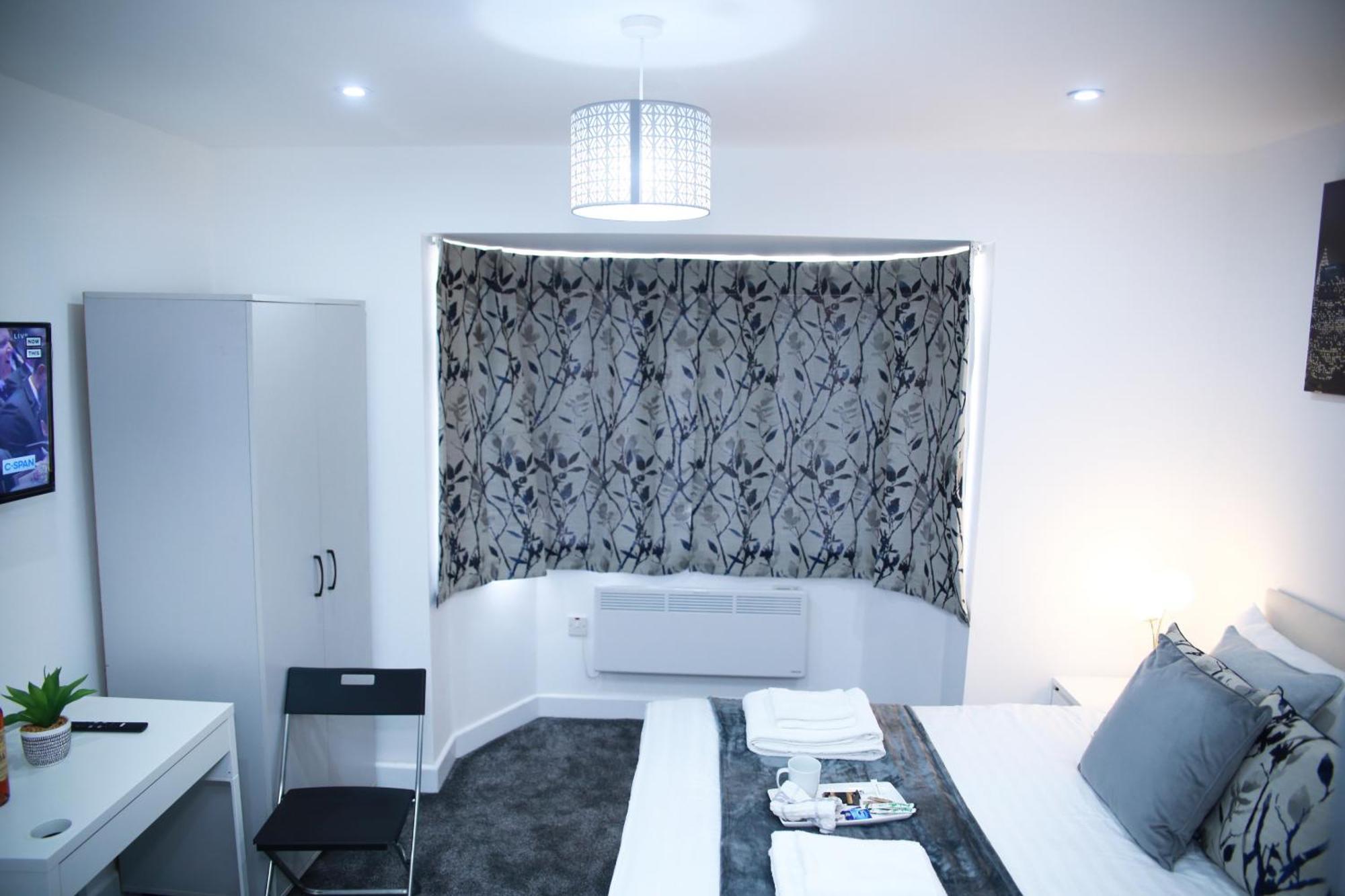 South Harrow Apartment *