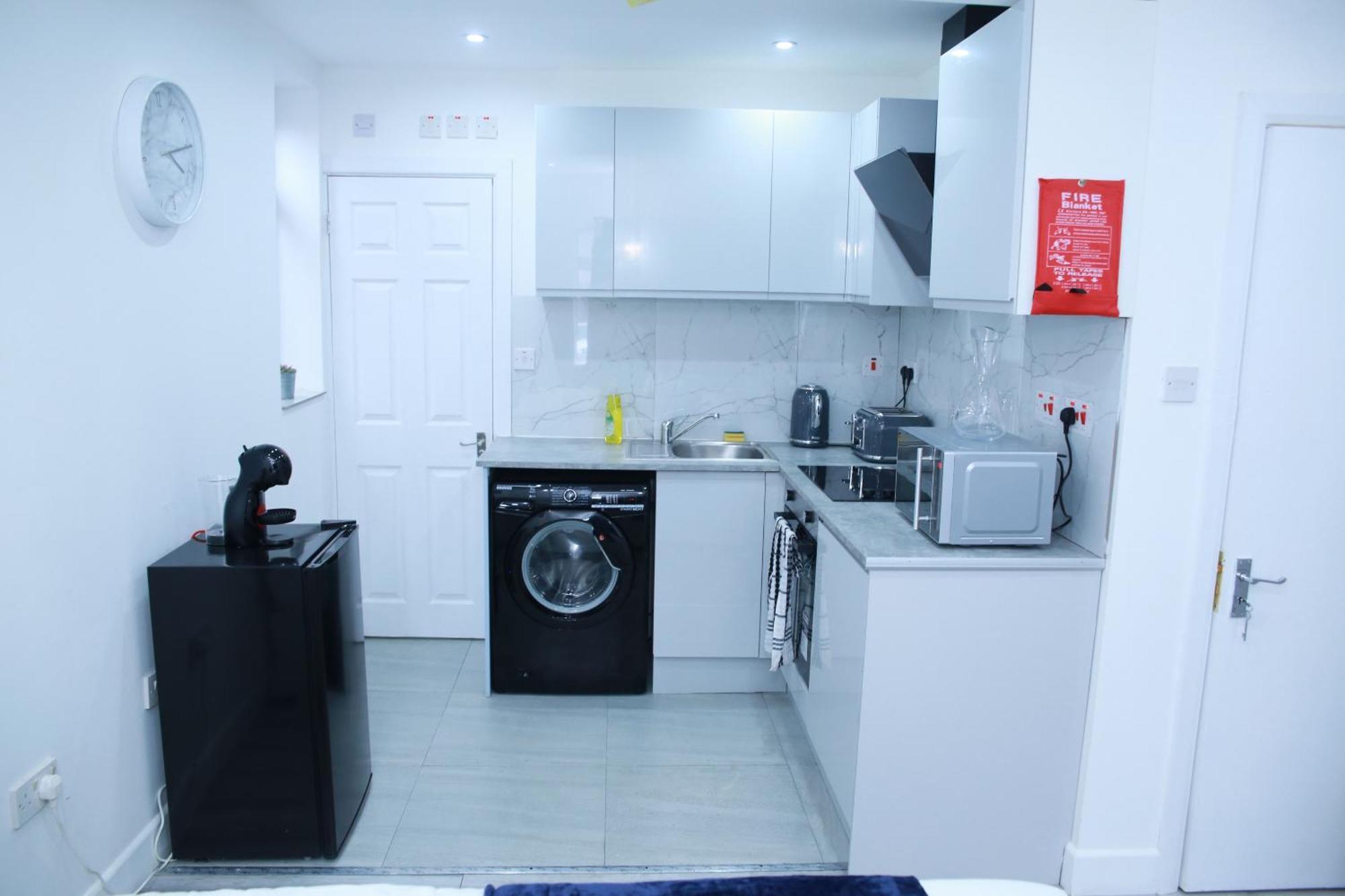 Apartamento Lovely With Free Parking On Premises.