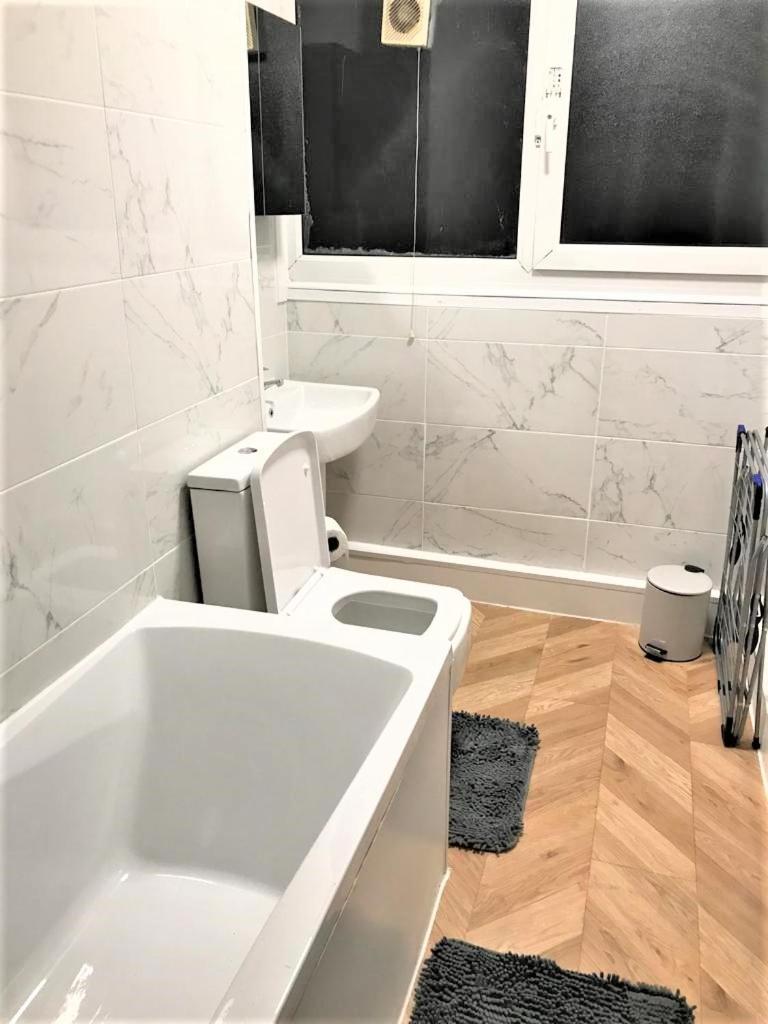 Lovely 2 Bedroom Close To Plaistow Station Appartement Londres