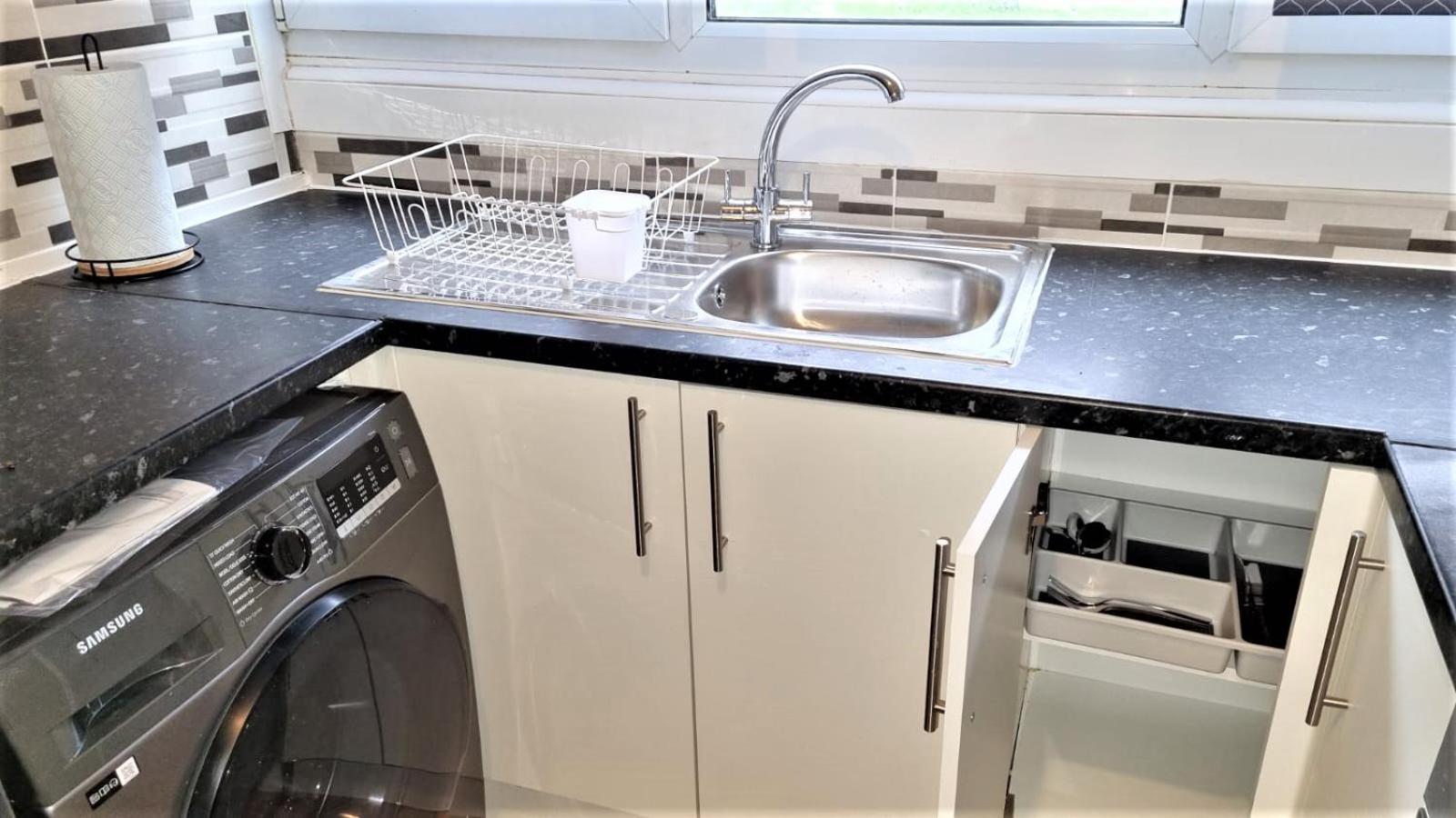 Lovely 2 Bedroom Close To Plaistow Station Londres