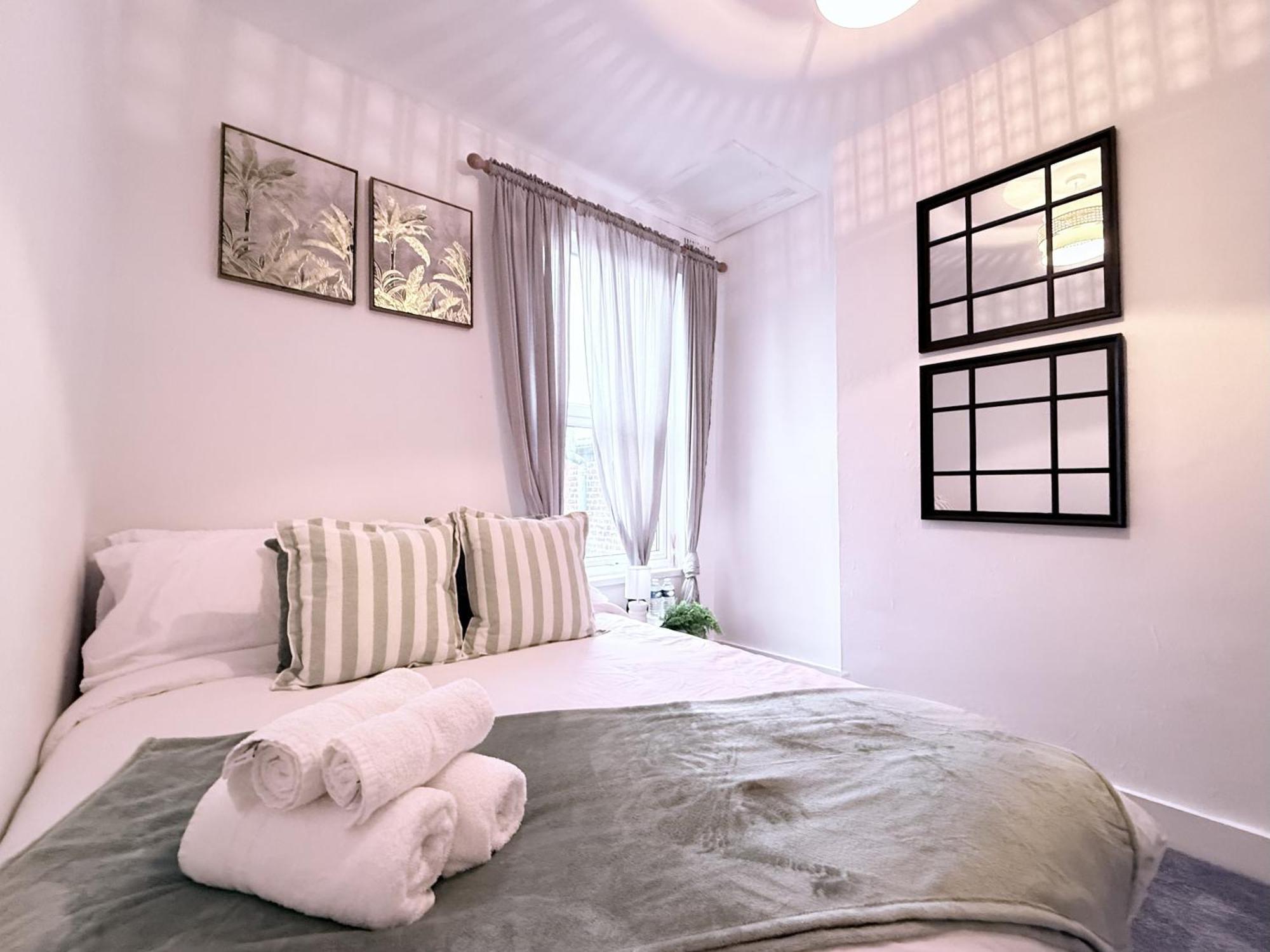 Hébergement de vacances Spacious 3 Bedroom House Near London, O2, Excel, Stratford, Tube Station & Parking Available *