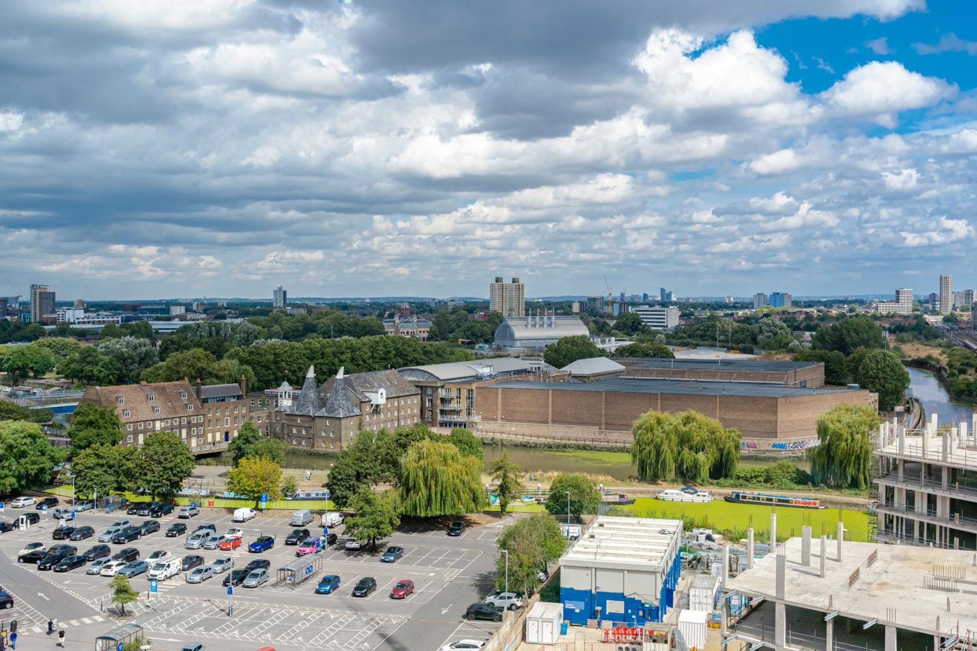 High-spec Apartment- Prime East - Near O2 Arena Londres