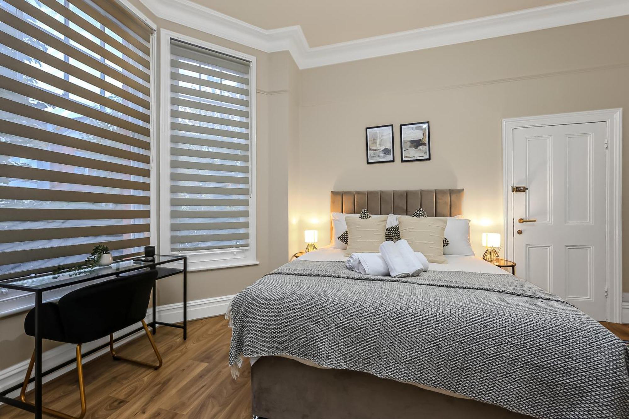 Apartment Cozy Sunlit With Kitchenette