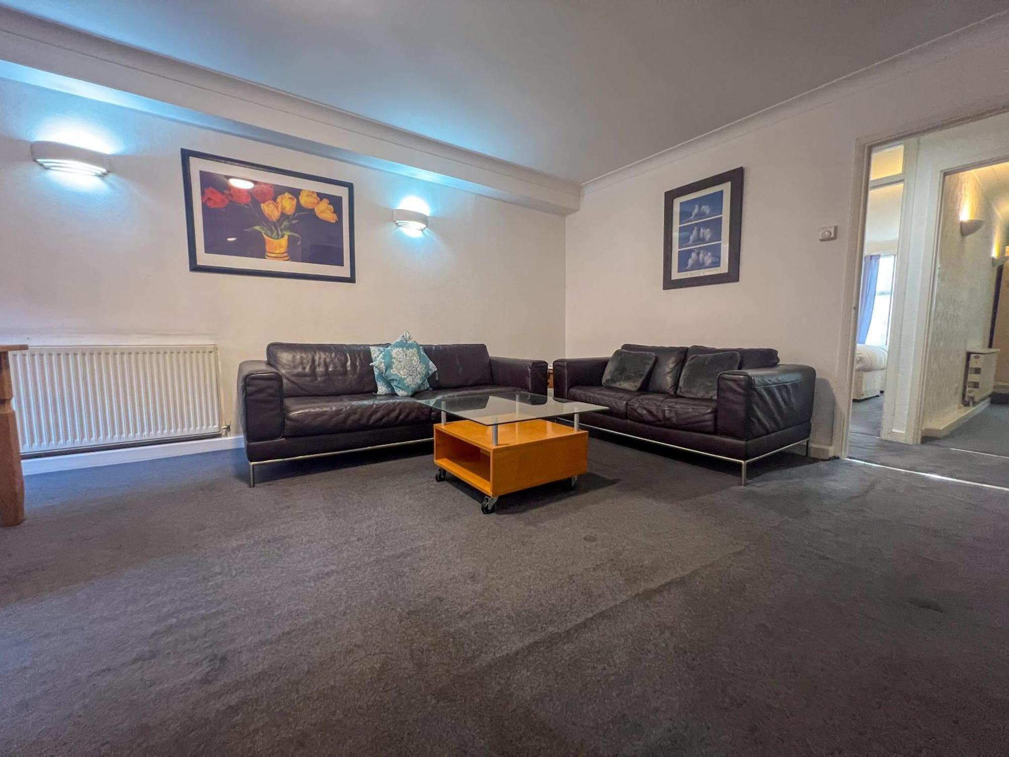 Collection In Prestigious Mayfair Location Londres