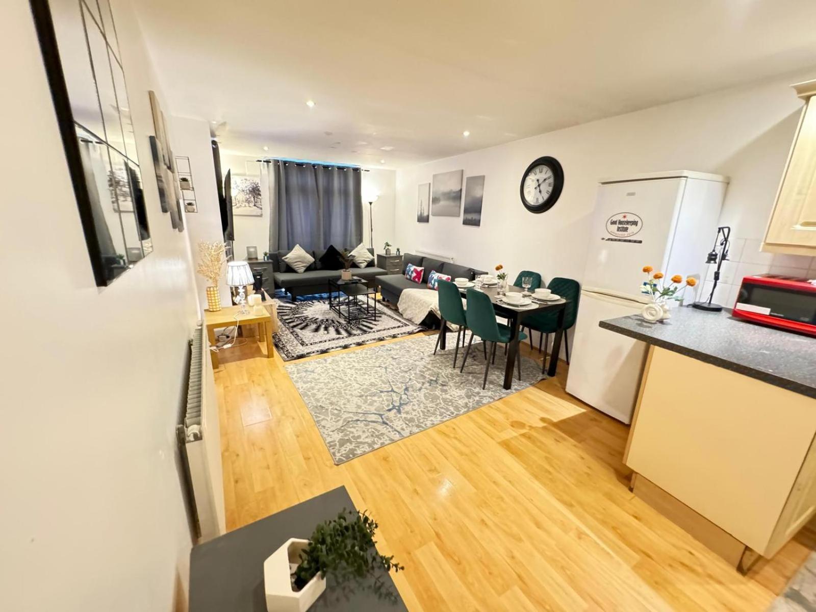 Beautiful Family In Apartamento *