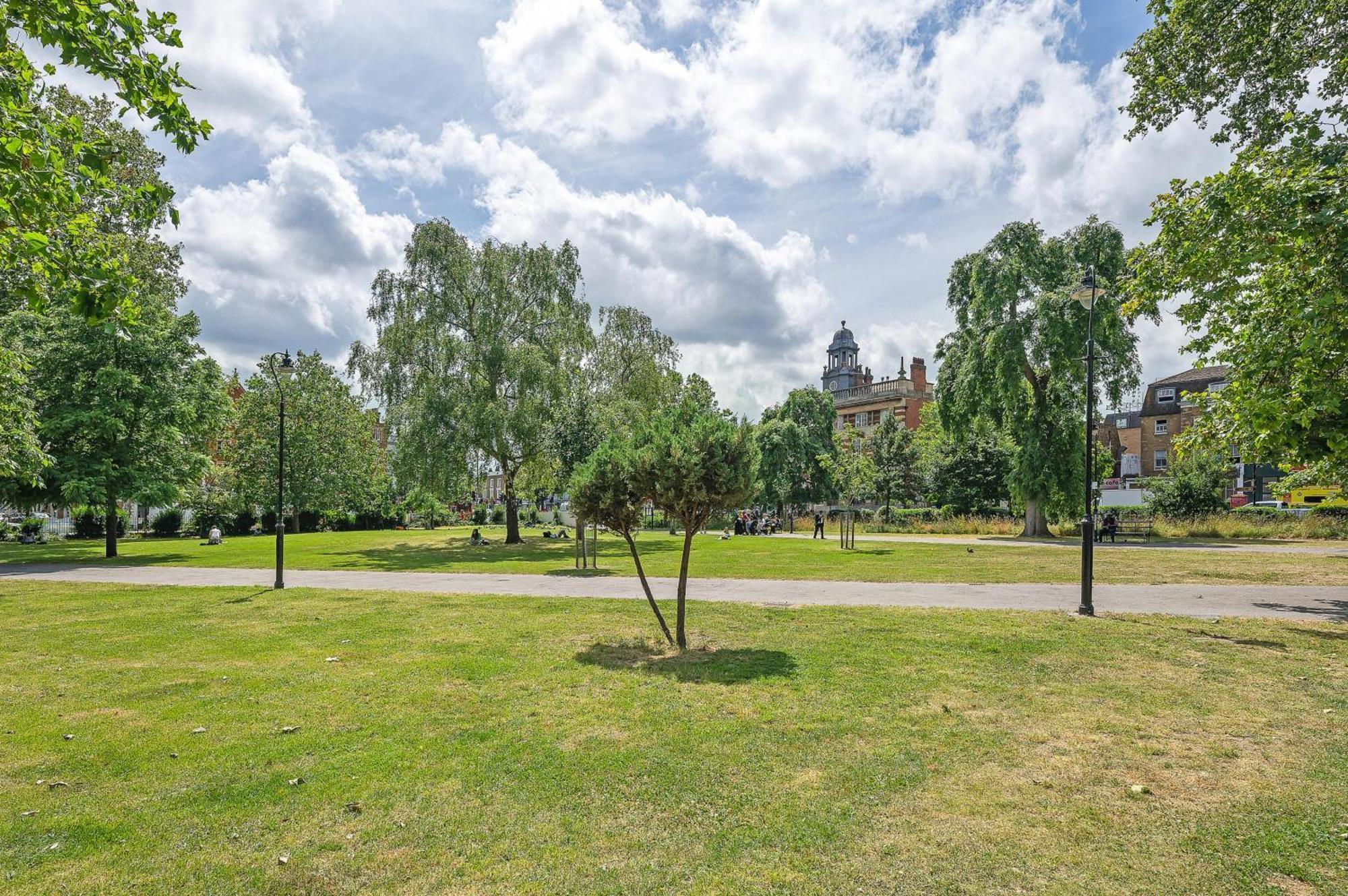 Flat Offers Superb Transport Connections * Londres