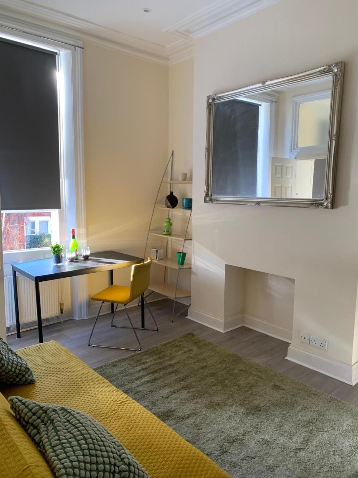One Bedroom Newly Refurbished Flat Appartement Londres