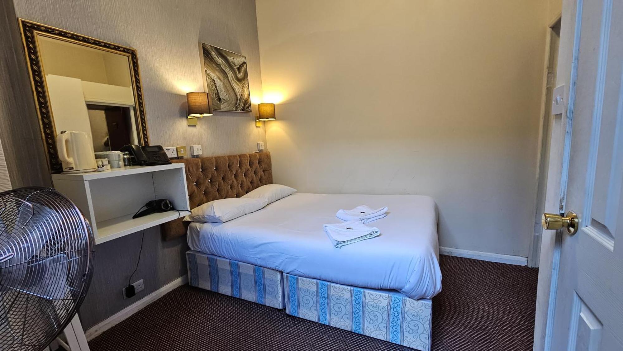 Hyde Park Court Hotel 2*