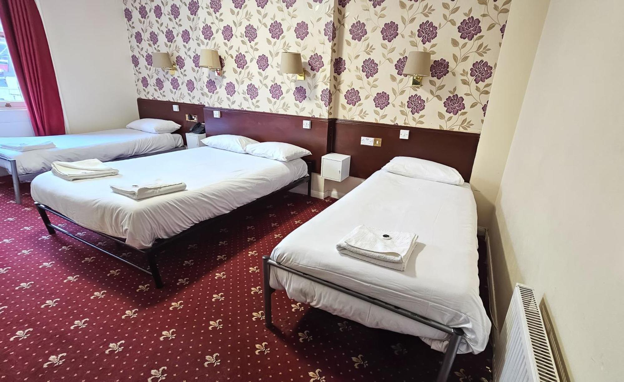 Hyde Park Court 2*