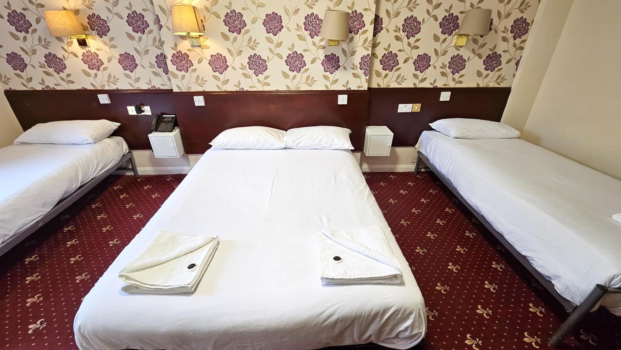 Hyde Park Court 2*