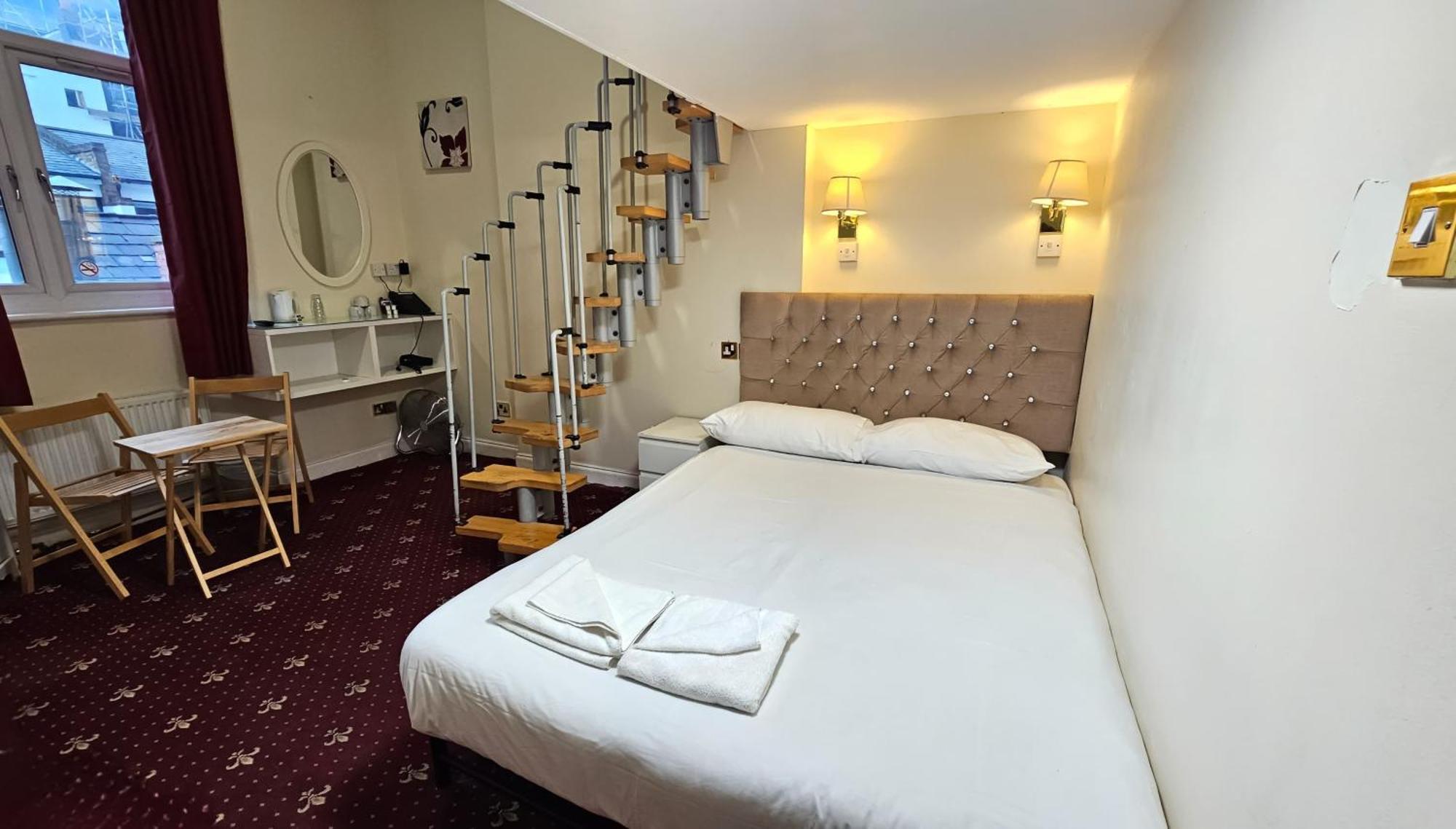 Hyde Park Court Hotel