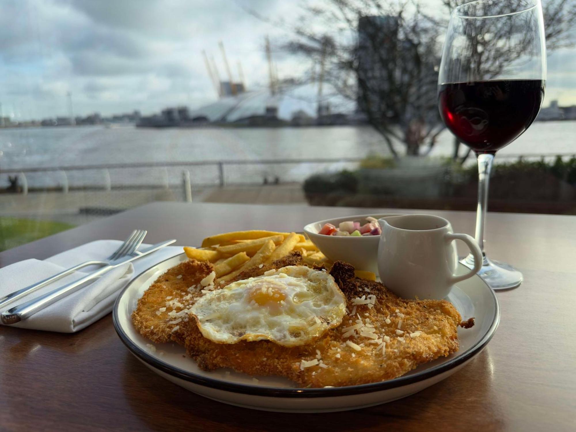 Radisson Blu Hotel, Canary Wharf East 4*