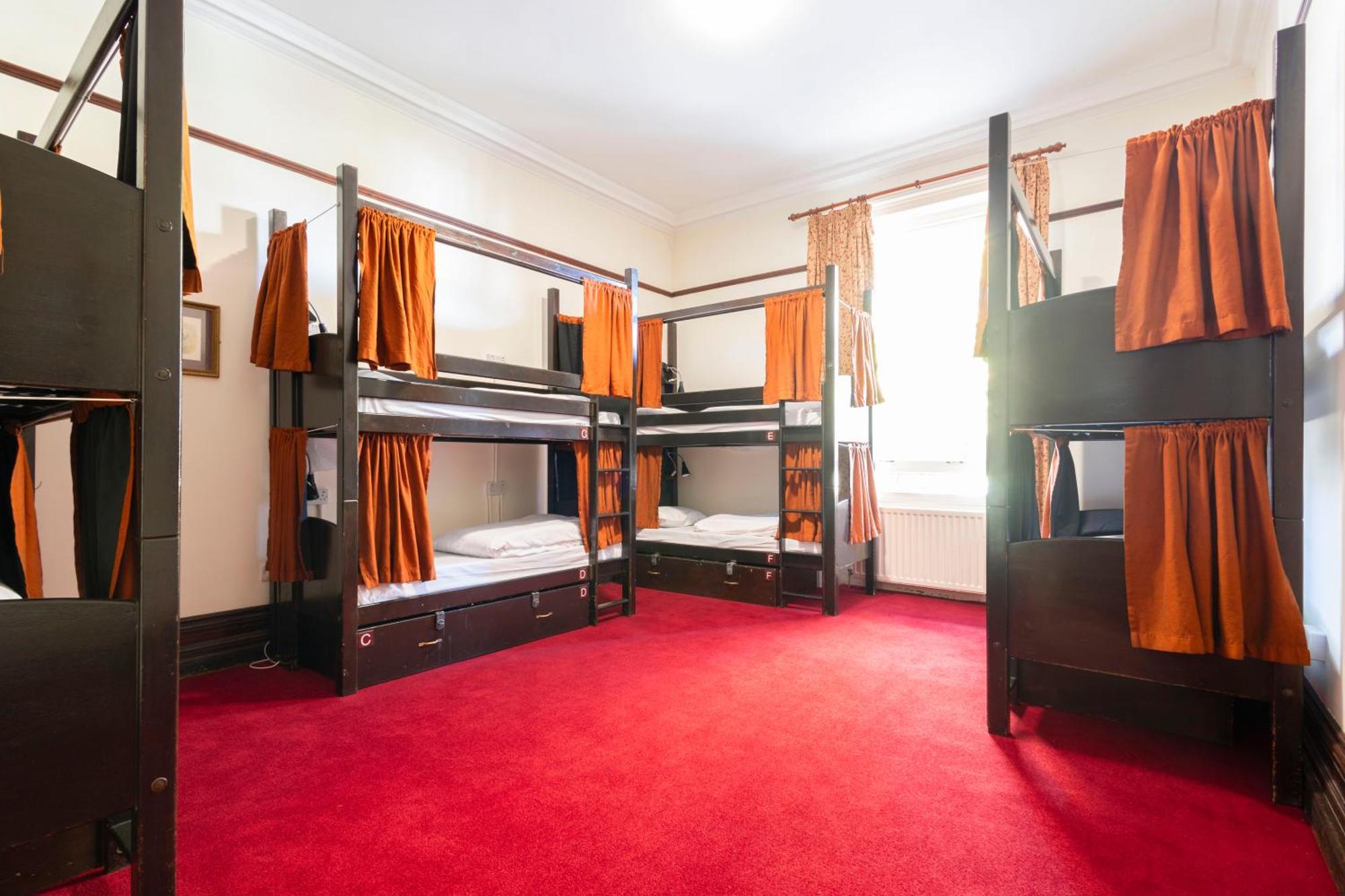 Palmers Alojamiento: Swiss Hostal *